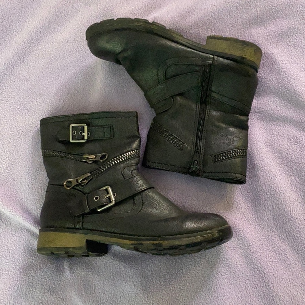 Stevie’s Girls black ankle booties